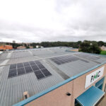 Energía Solar en PMC placas solares en tejados de las naves de la empresa PMC_01